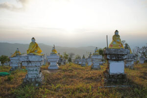 Die 1000 Buddhas beim Golden Rock in Myanmar.